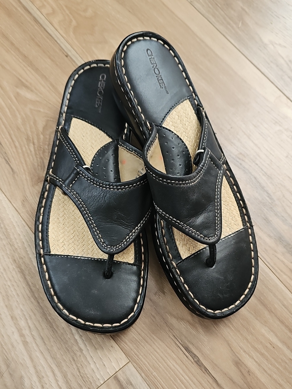 Cherokee Women’s Black Leather Thong Sandals